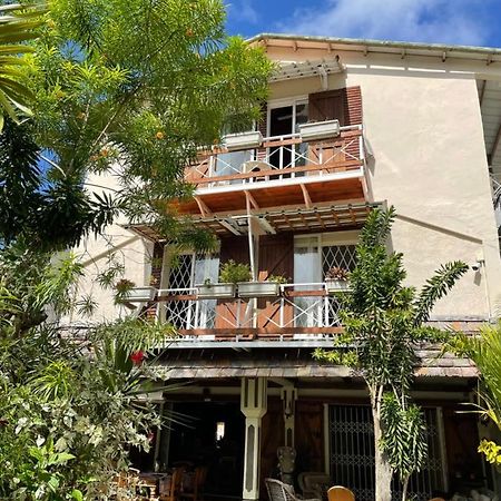 Chez Henri Hotel Pointe d'Esny Buitenkant foto