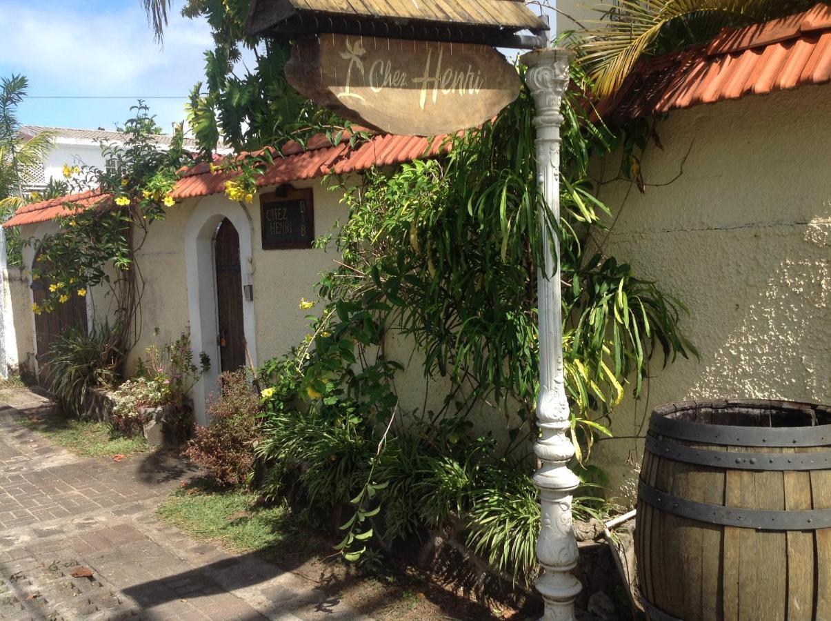Chez Henri Hotel Pointe d'Esny Buitenkant foto