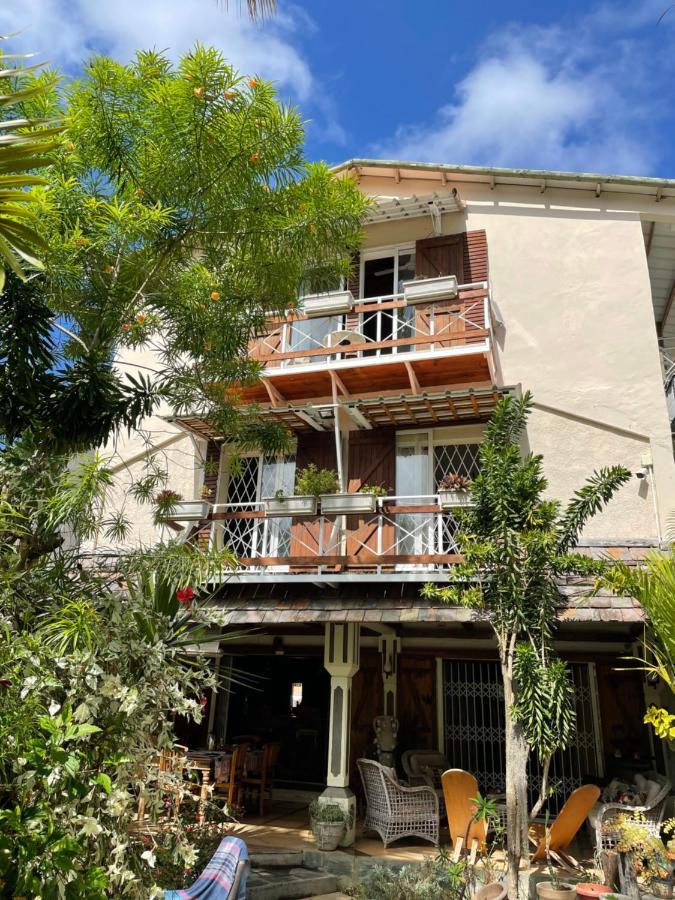 Chez Henri Hotel Pointe d'Esny Buitenkant foto