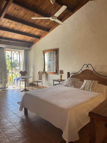 Chez Henri Hotel Pointe d'Esny Buitenkant foto