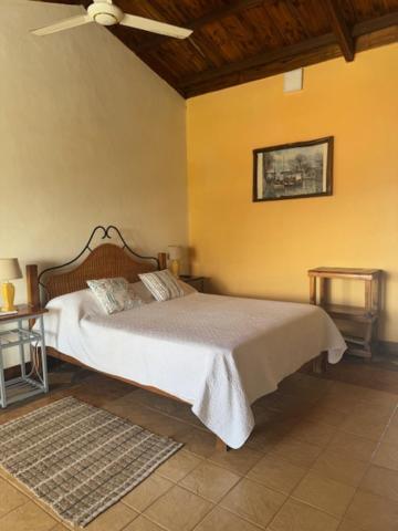 Chez Henri Hotel Pointe d'Esny Buitenkant foto